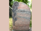 Handwerklich bearbeitete Grabsteine